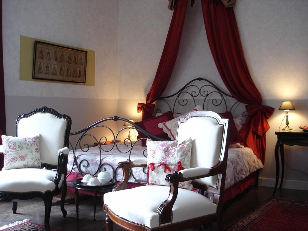 Le Petit Chateau - Tiffauges Proche Puy Dufou 객실 사진