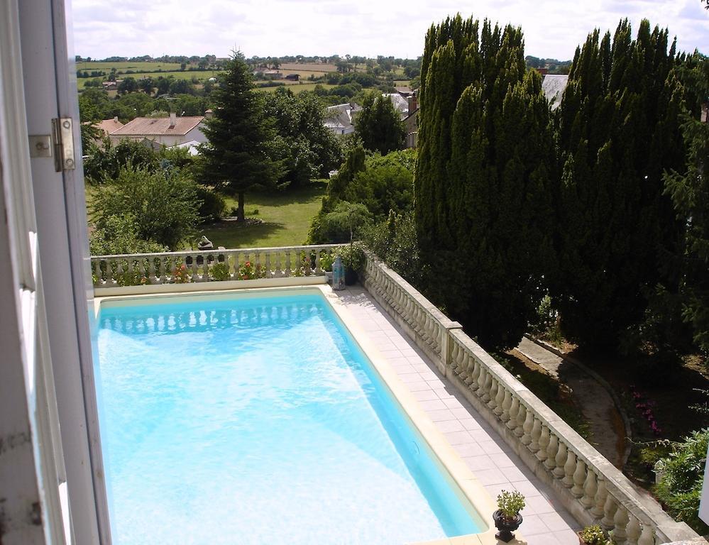 Le Petit Chateau - Tiffauges Proche Puy Dufou 외부 사진